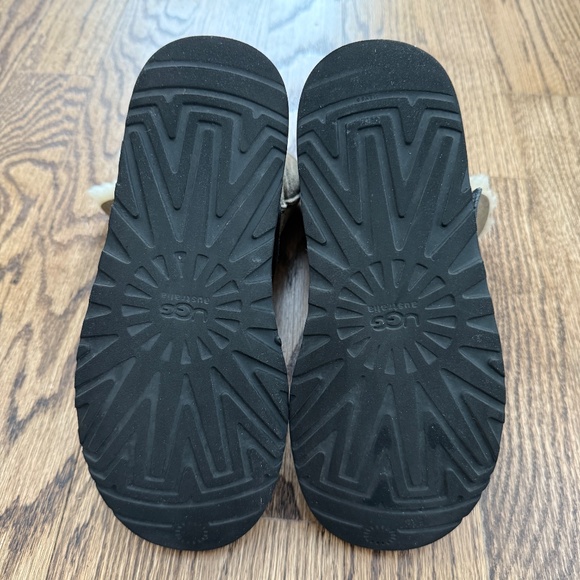 UGG Classic Short Dylan Boots Sheepskin Shearling Boot Size 7 1001202 - Picture 7 of 11